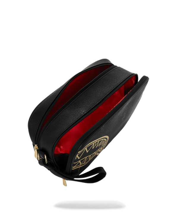 B8976_4 THAT GOLD DRAP TOILETRY