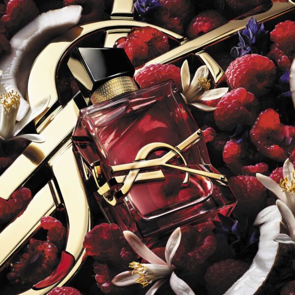 YVES SAINT LAURENT Libre Berry Crush - Eau de Parfum Intense Profumo Donna sfondo YVES SAINT LAURENT Libre Berry Crush - Parfum Intense Donna