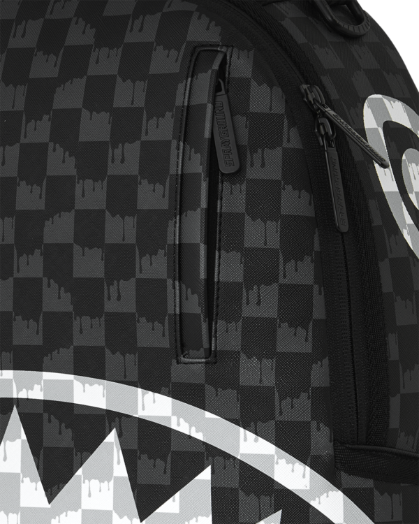B8553_6 BLACK AND WHITE DRIP CHECK SHARK BACKPACK