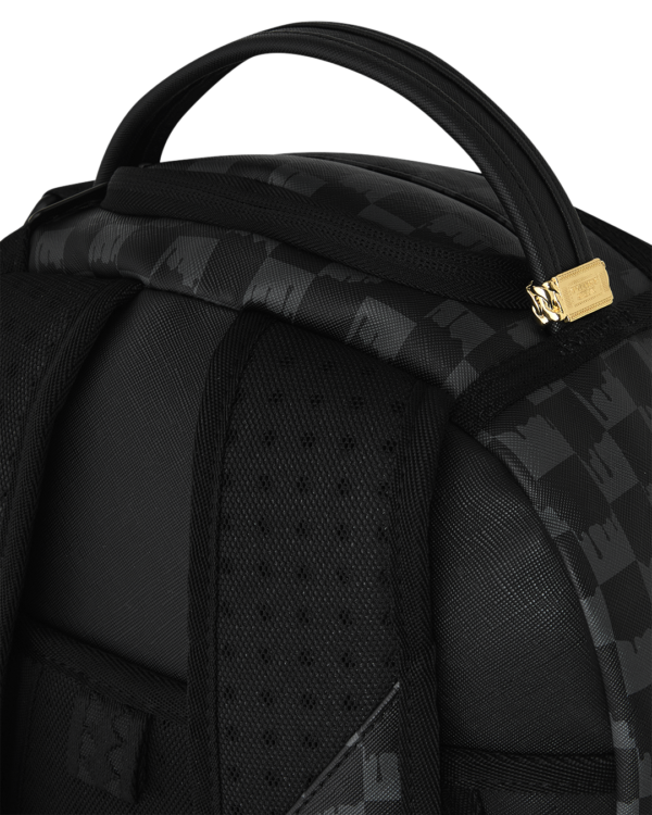 B8553_7 BLACK AND WHITE DRIP CHECK SHARK BACKPACK
