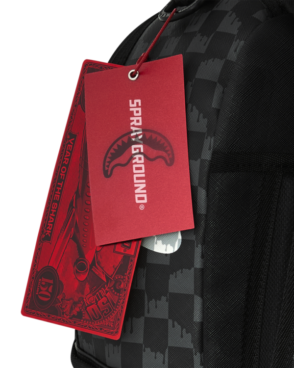 B8553_T BLACK AND WHITE DRIP CHECK SHARK BACKPACK